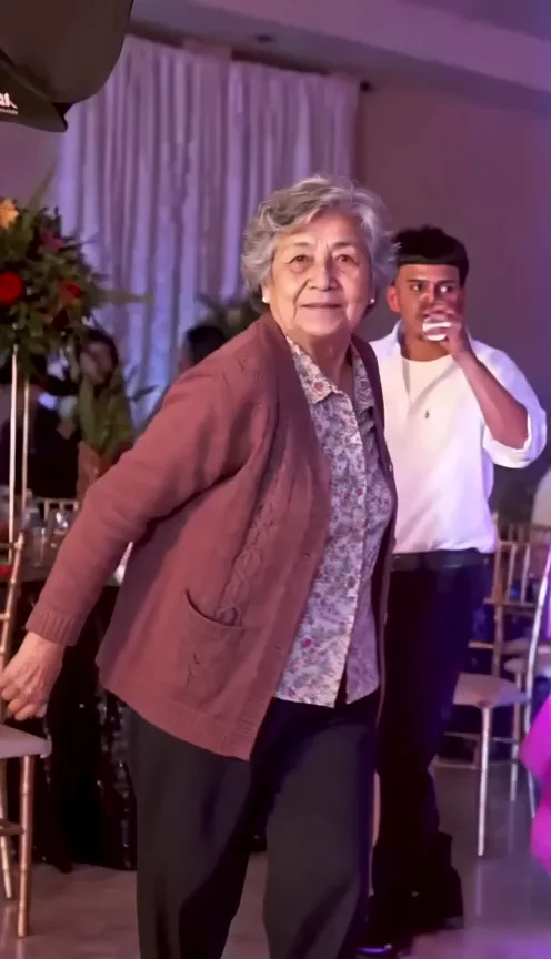 Avó de cardigã · 9 s · música